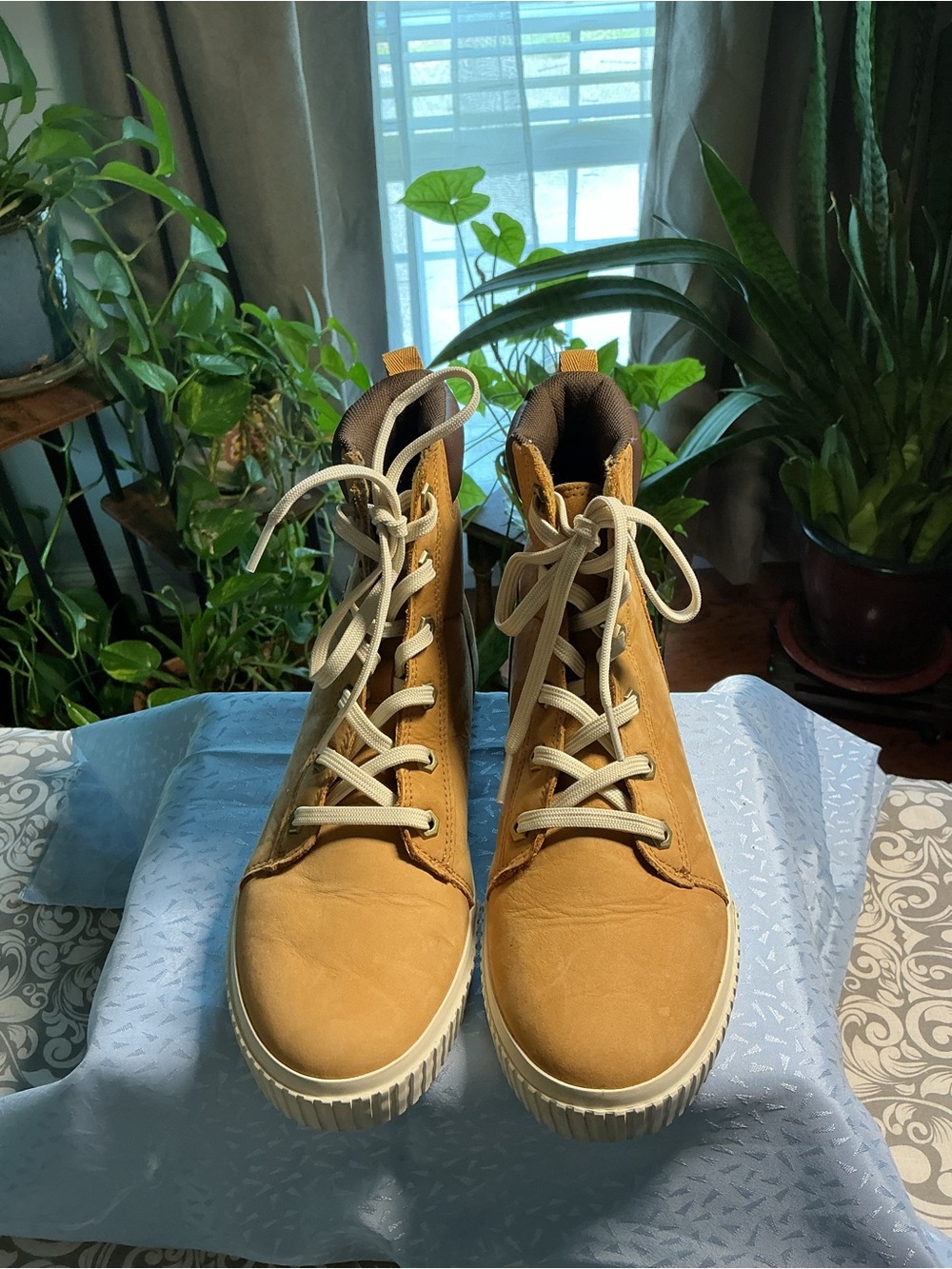 Timberland Women's Tan Lace-Up High Top Boots
